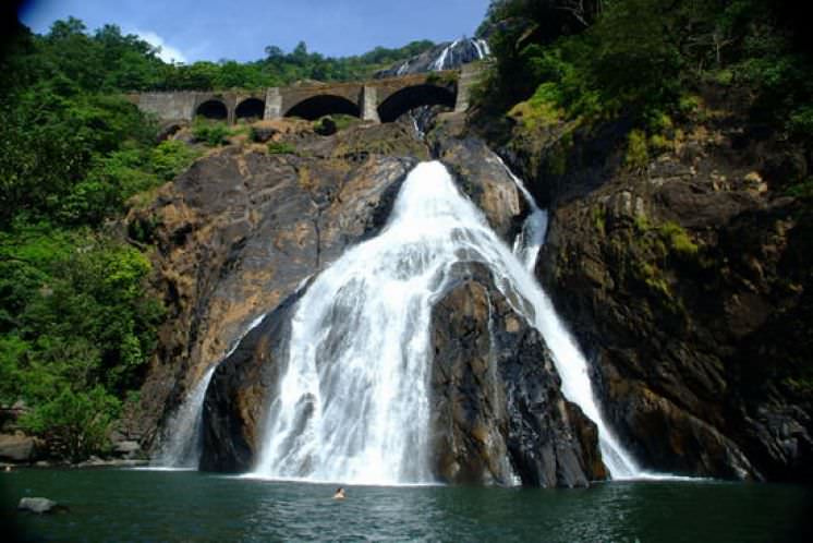 Водопад Дудхсагар в Гоа